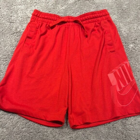 Youth Nike shorts! Size XL very good condition - Red - Picture 1 of 4